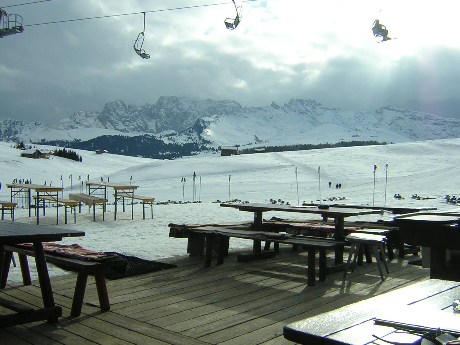 A PRANZO IN UNO CHALET ALL'APERTO
