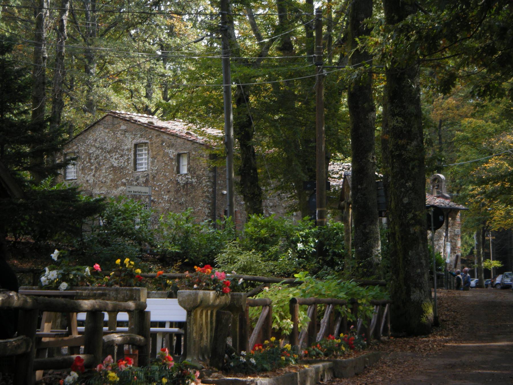 LE PIZZORNE-VILLA BASILICA (LUCCA)