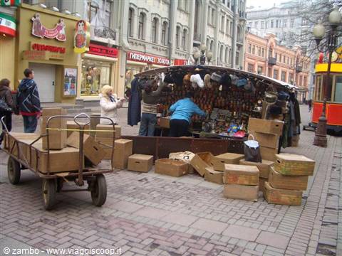 Mercato Souvenir - Old arbat road