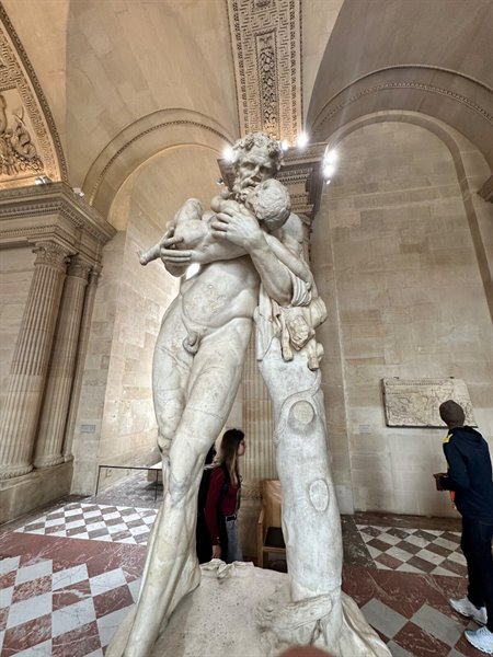 Davanti al Sileno col bambino Gesù al Louvre, meraviglia infinita.