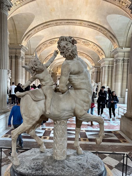 Meraviglia al Louvre: Eros e il centauro ci lasciano senza parole.
