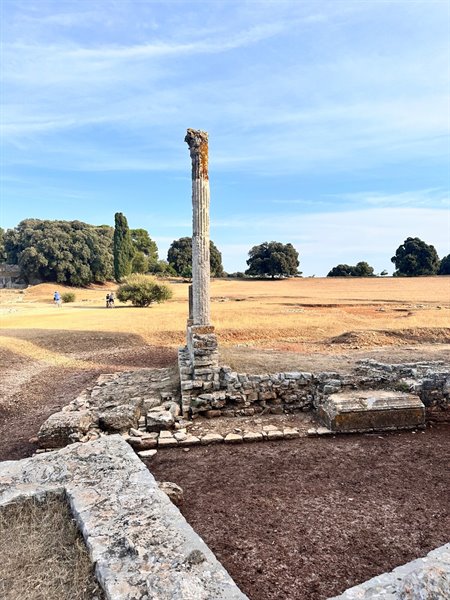 Passeggiando tra le rovine romane di São Cucufate, sotto il cielo alentejano.