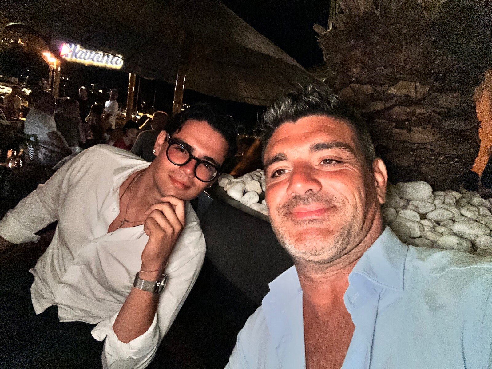 Serata estiva all'Havana: un selfie con un sorriso, tante risate