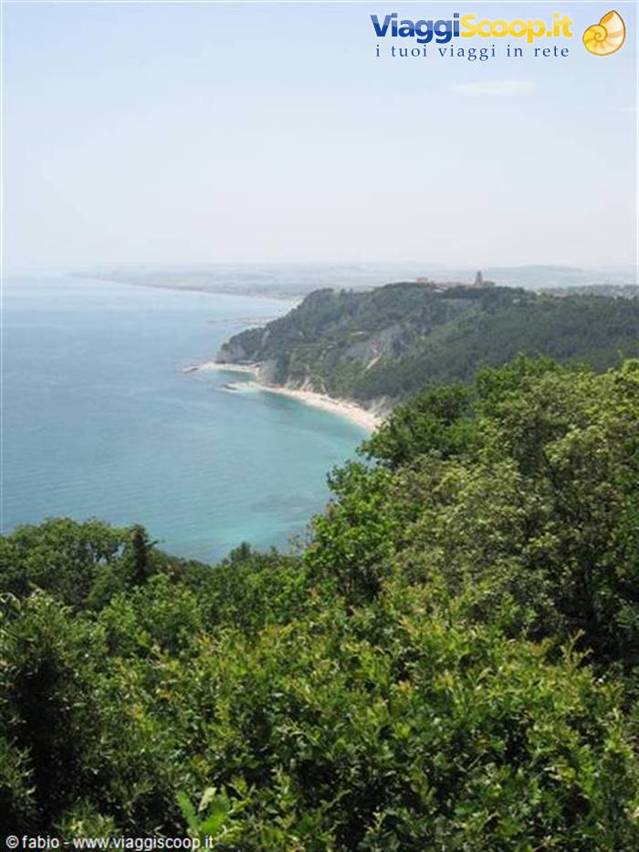 vista dal monte conero su sirolo