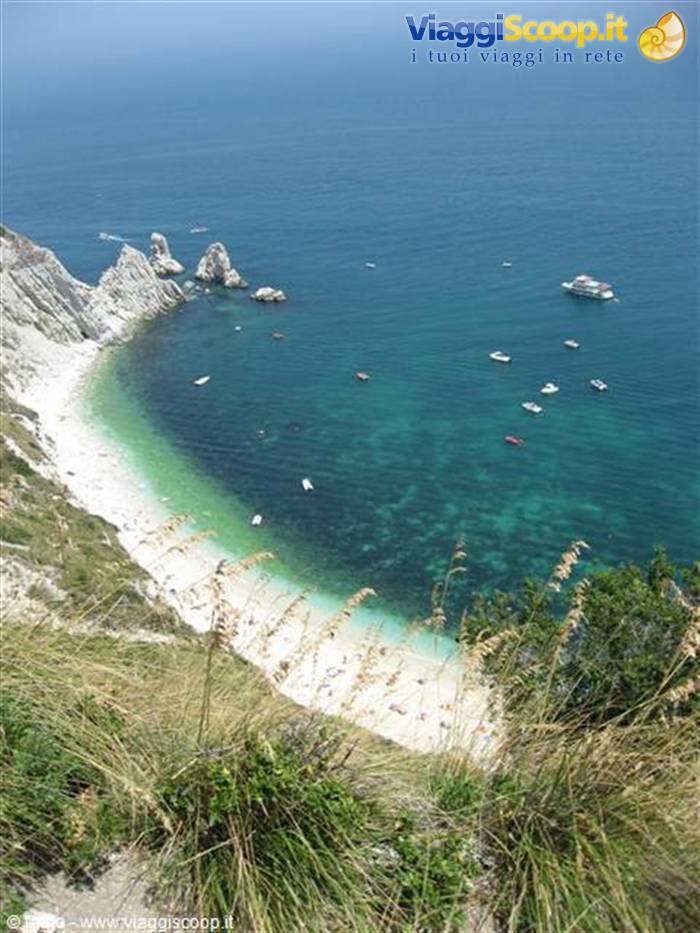vista della spiaggia delle due sorelle