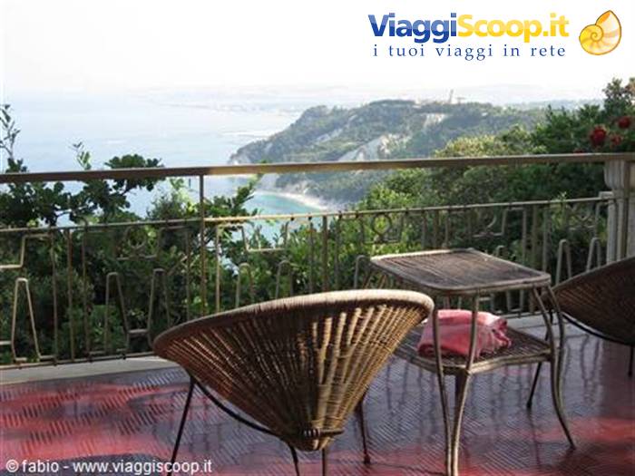 la vista dalla terrazza di villa sibilla