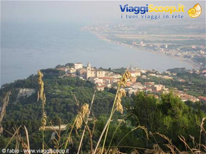 la vista su sirolo