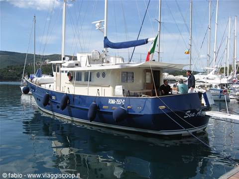 uno yacht in porto