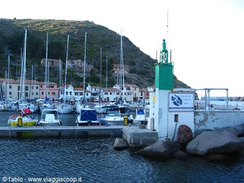 il porto di capraia