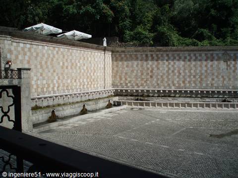 L'Aquila fontana delle 99 cannelle