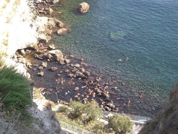 Baia di sorgeto ( acqua termale )