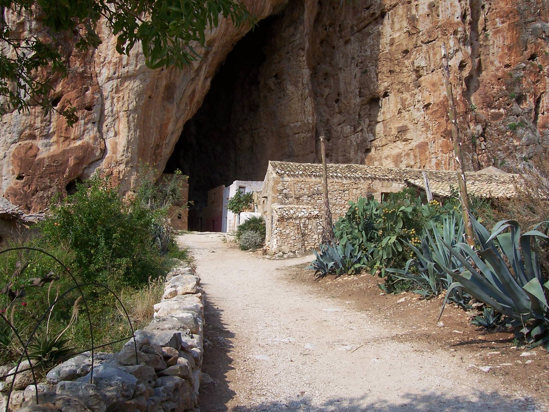 GROTTA DEI MANGIA PANE