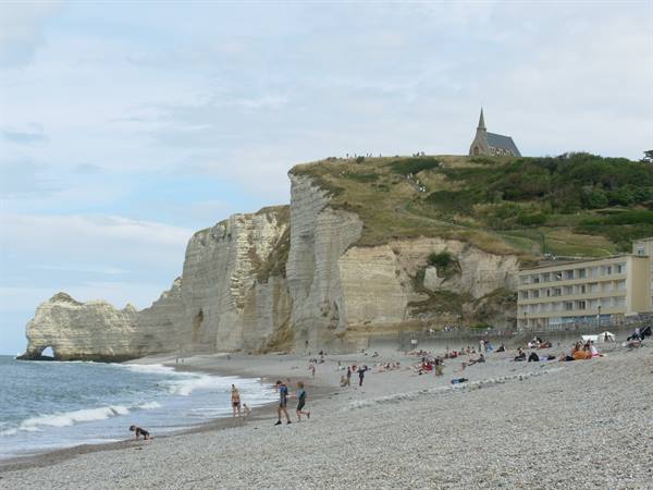 Etretat - bianca scogliera di falesia