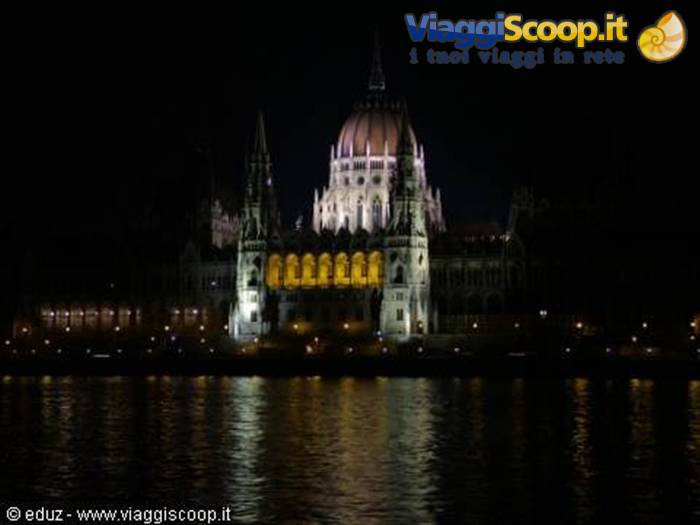 Budapest by night - Il Parlamento