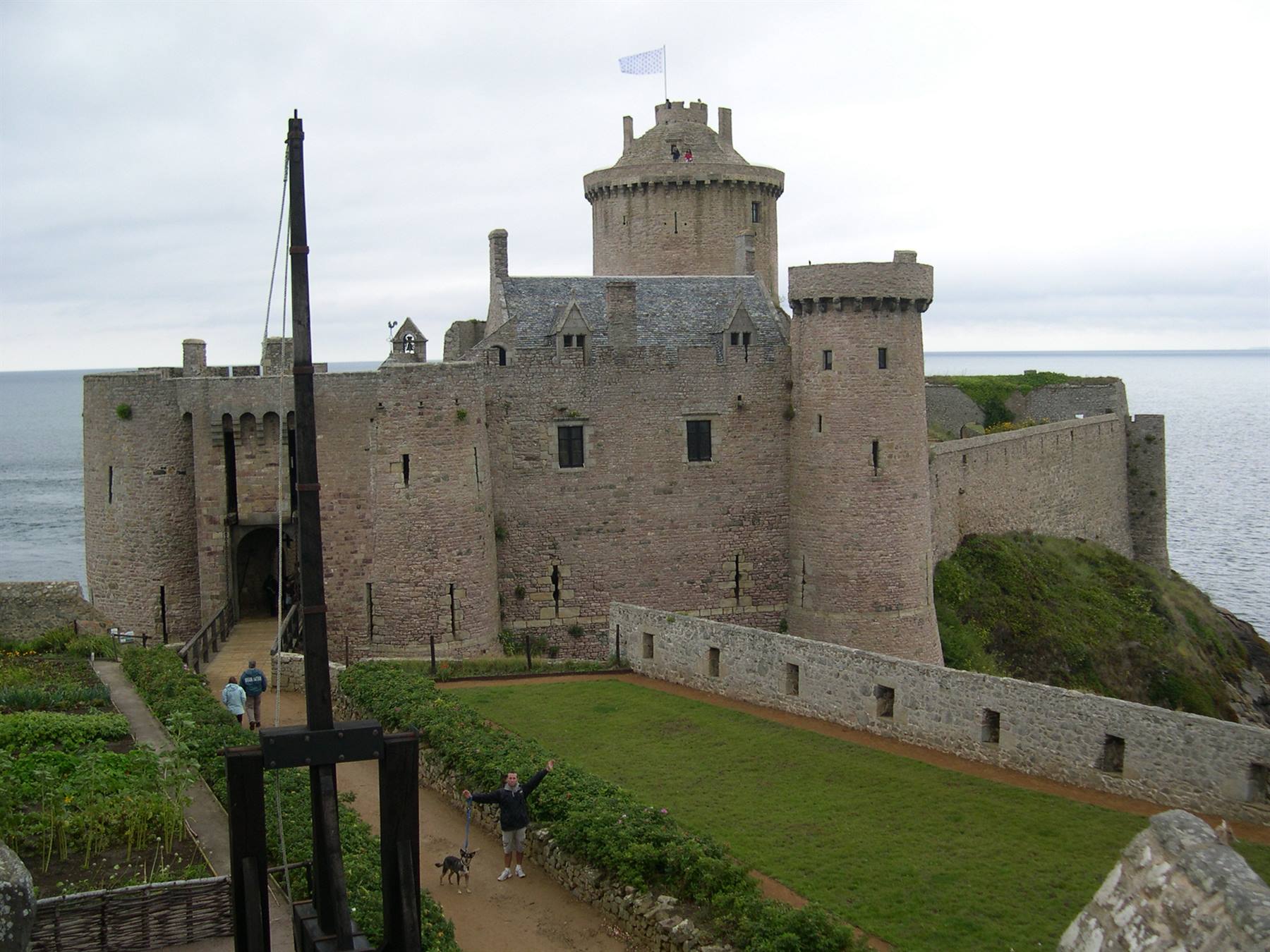 LA FORTEZZA DI FORT LA LATTE A PICCO SUL MARE (BRETAGNA)