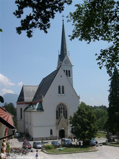 UNA CARATTERISTICA CHIESA NEI PRESSI DI BLED