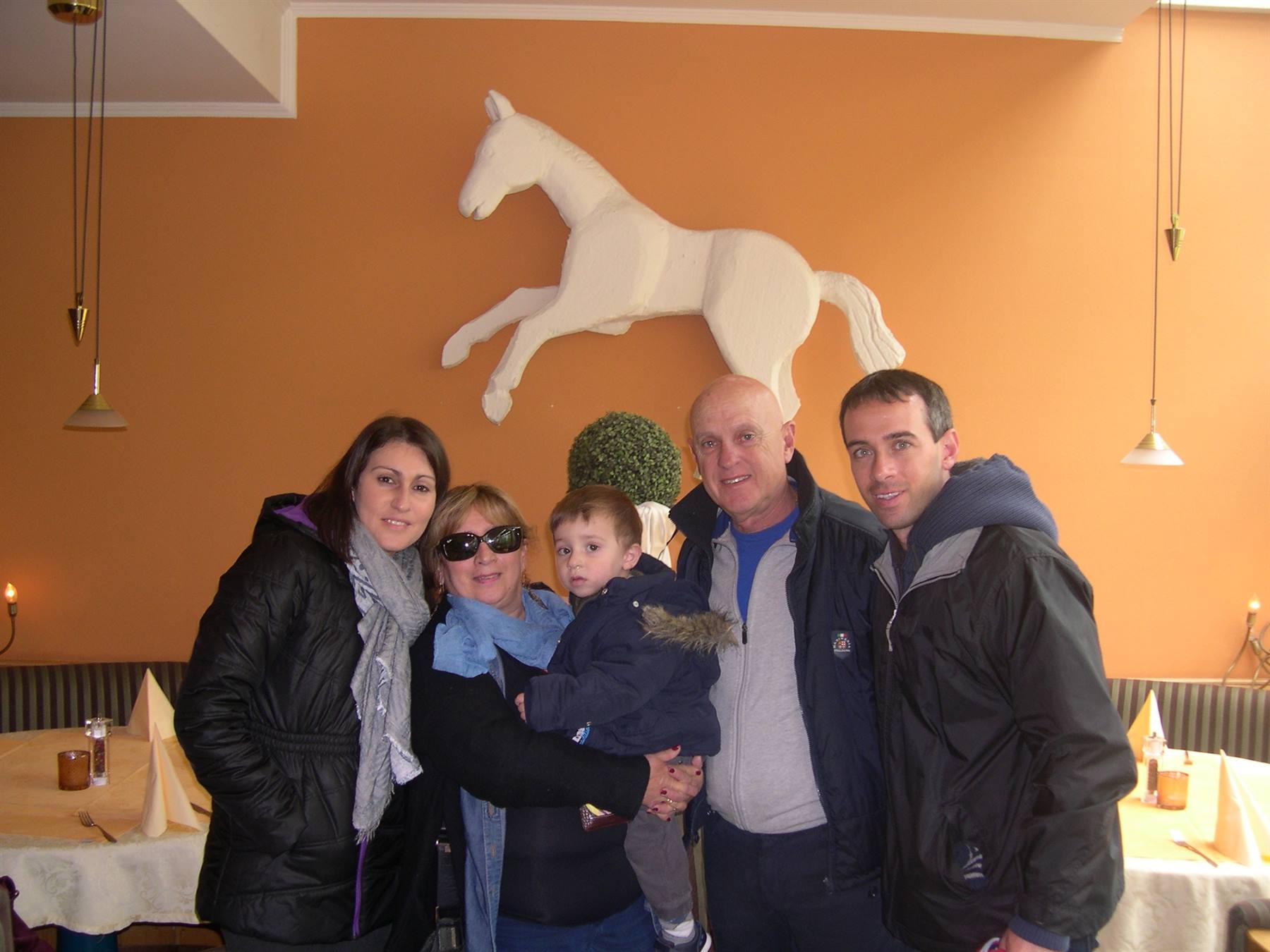 FOTO DI GRUPPO AL RISTORANTE IL CAVALLINO DI PFARRIKIRCHEN