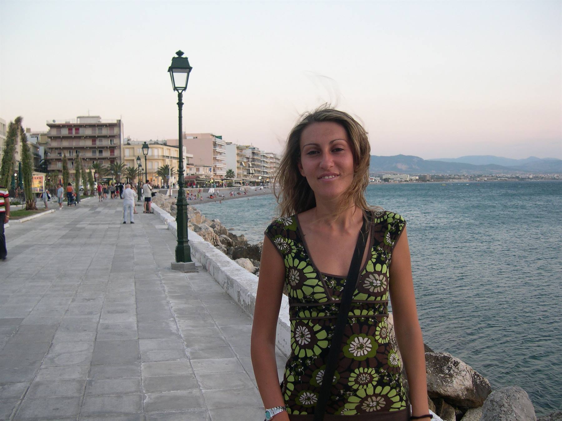 PASSEGGIANDO PER IL LUNGOMARE DI LOUTRAKI