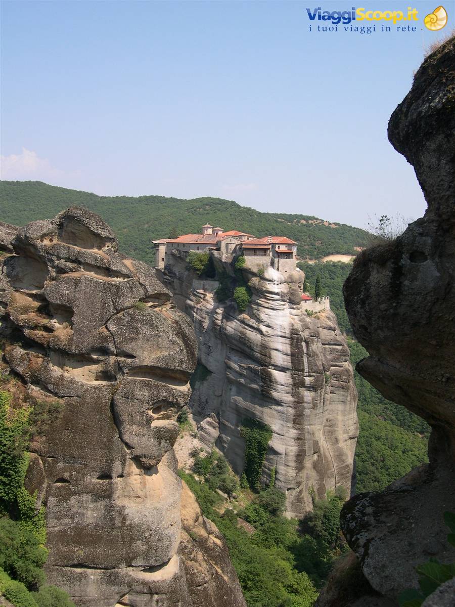 IL MONASTERO SULLA METEORA . . .
