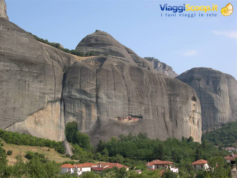 UN IMMENSO MURO DI ROCCIA