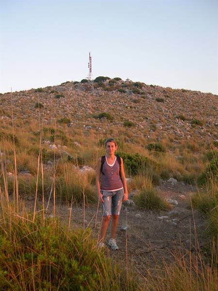 PASSEGGAINDO TRA LE COLLINE