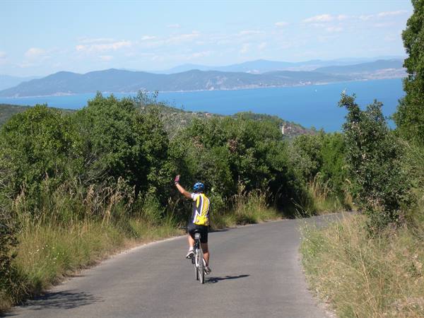 UNA LUNGA DISCESA VERSO PORTO SANTO STEFANO
