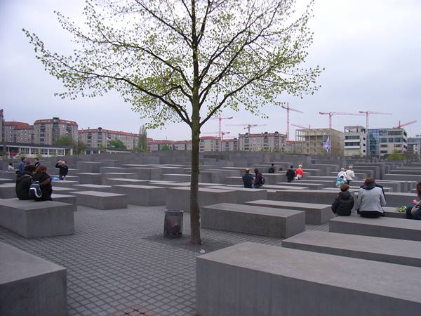 MONUMENTO ALLA MEMORIA VITTIME OLOCAUSTO