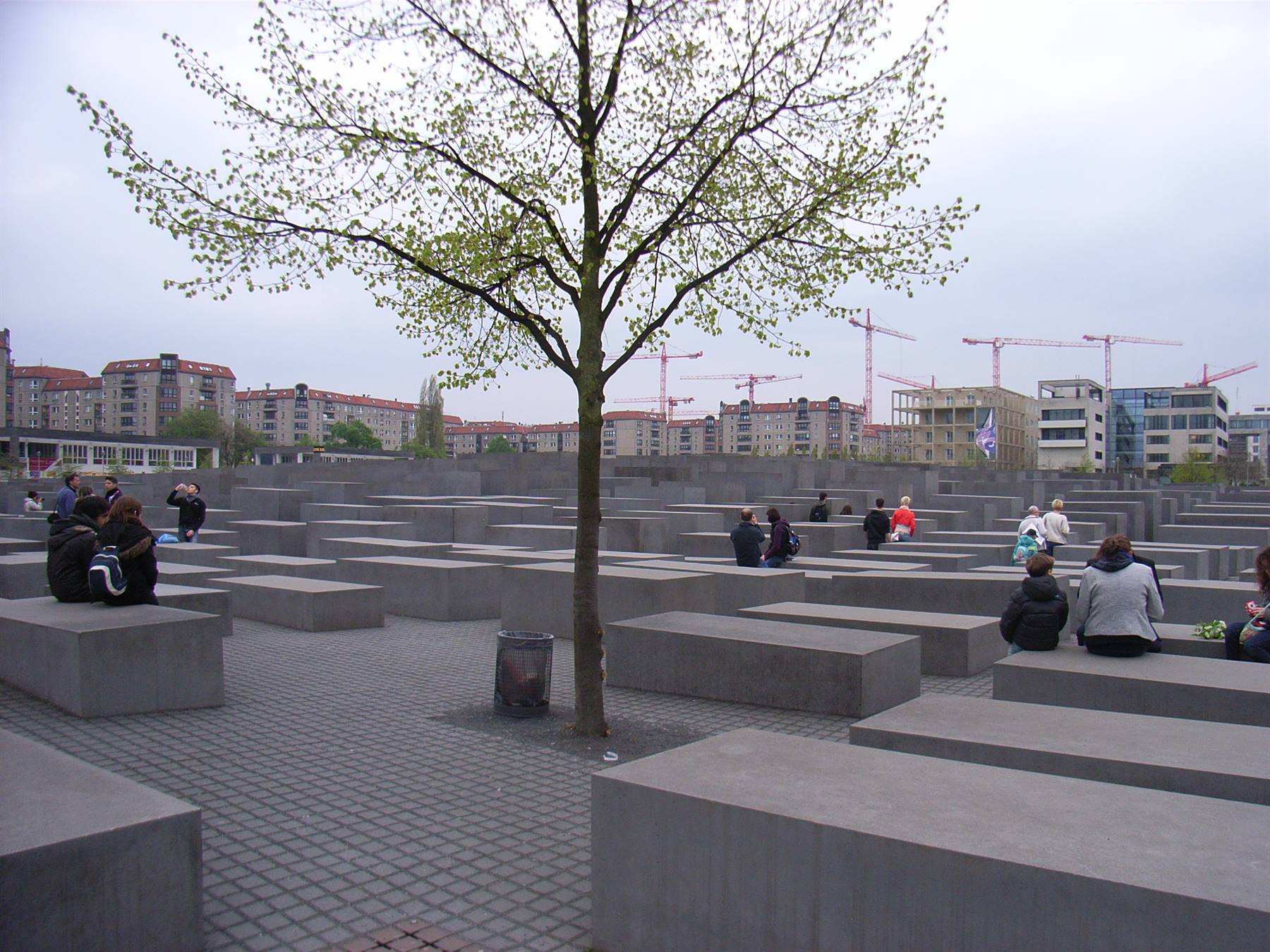MONUMENTO ALLA MEMORIA VITTIME OLOCAUSTO