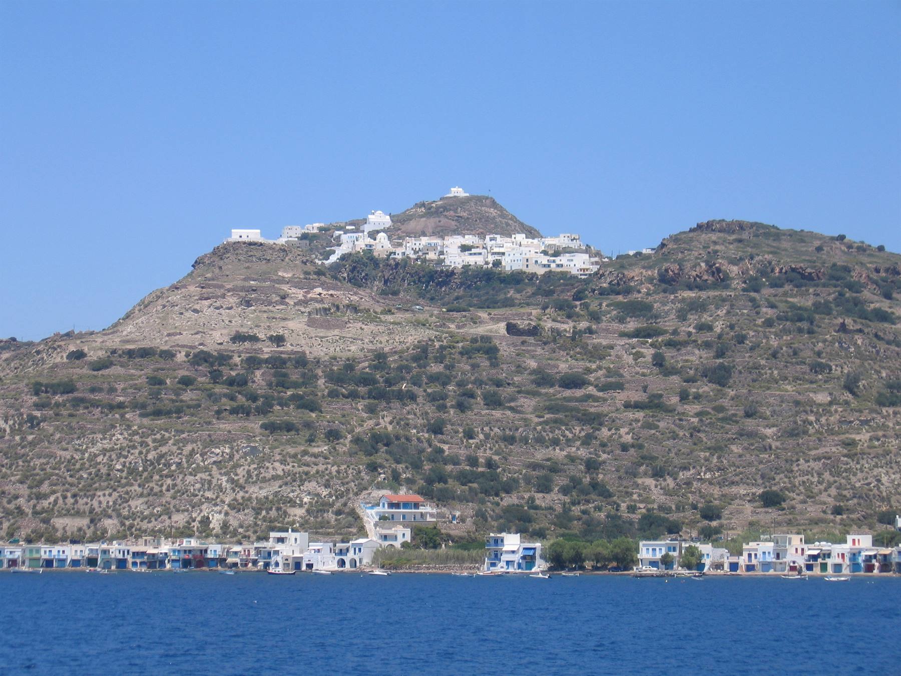 Chora in alto e il villaggio di Klima sul mare