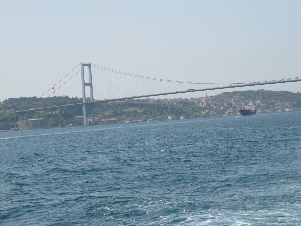 25 Ponte sospeso tra due continanti