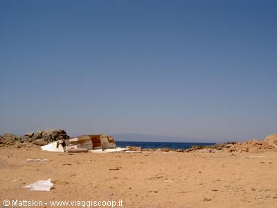 La stessa spiaggia senza nome