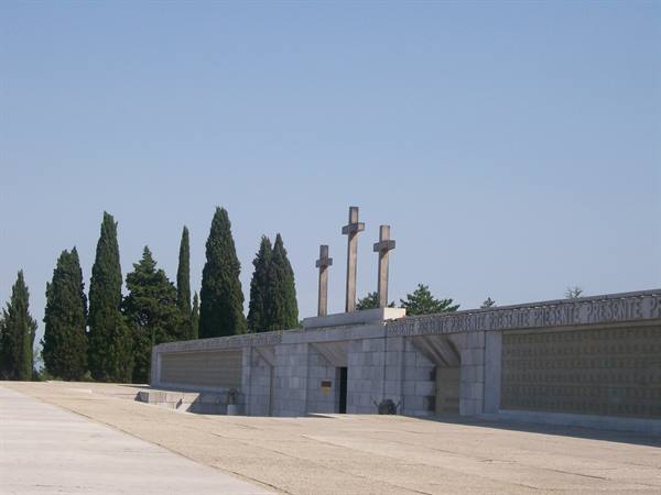 Redipuglia_cima del Sacrario