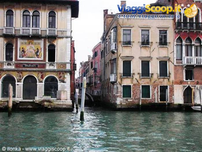sul canal tra piccole calli