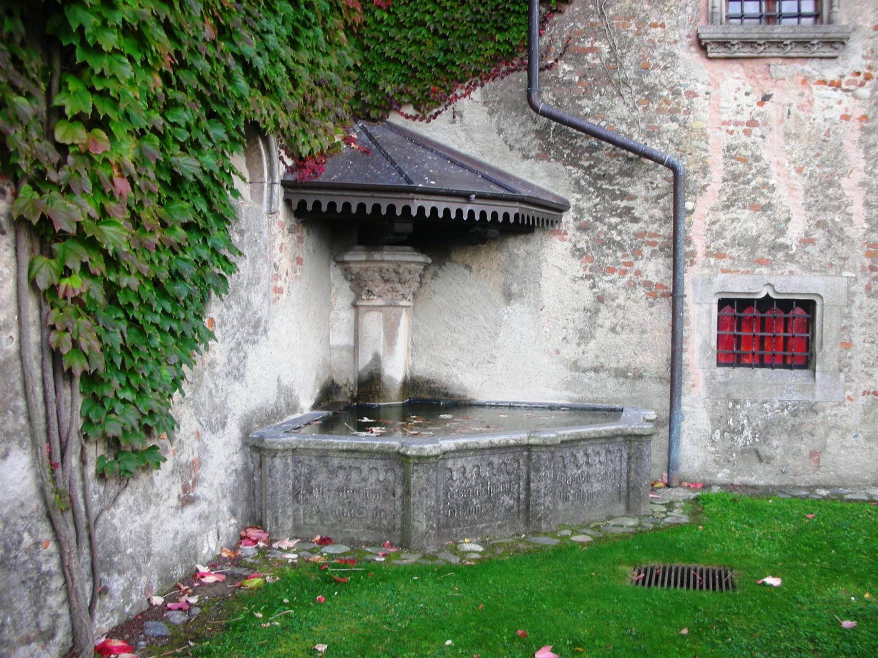 fontana in esterno al museo