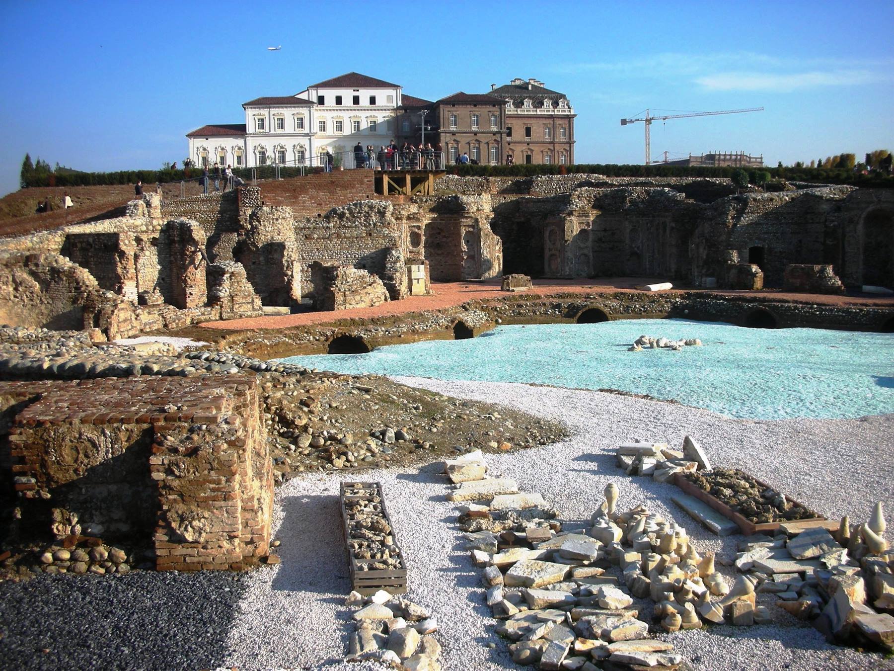 veduta antica fontana e palazzo reale