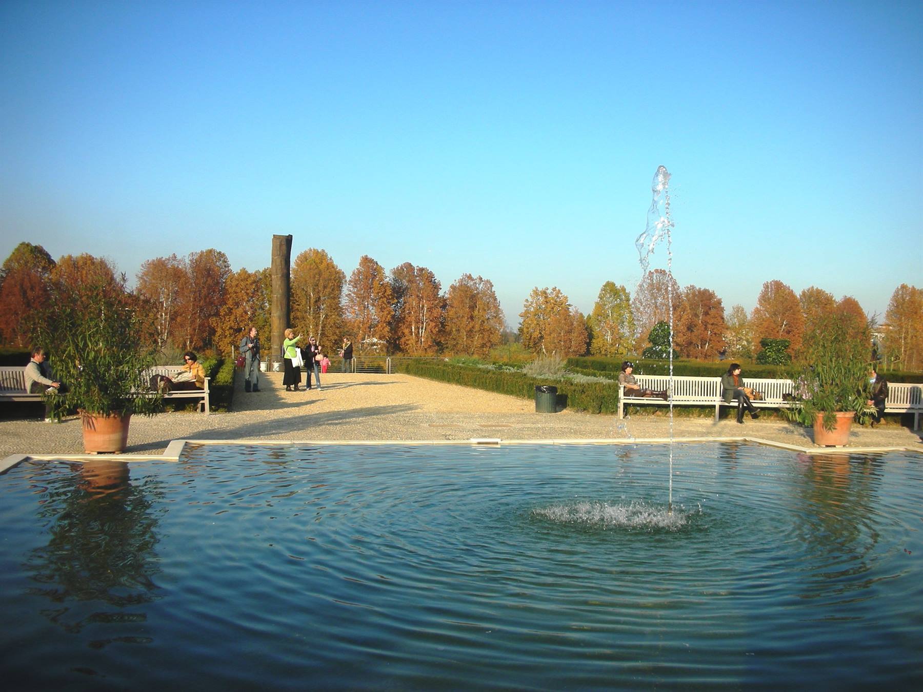 fontana davanti al palazzo