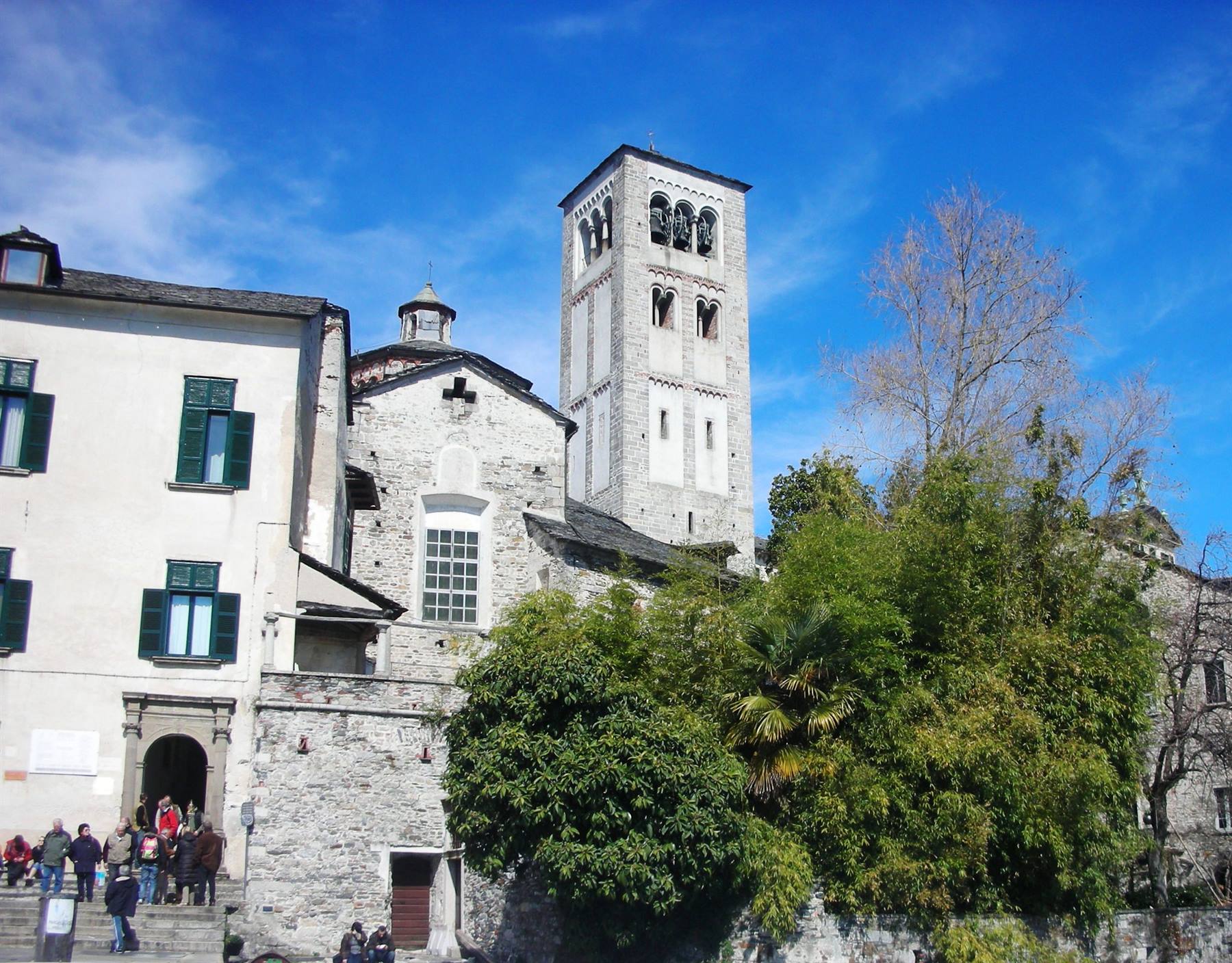 chiesa sull'isola di s.giulio vista dall'imbarcadero
