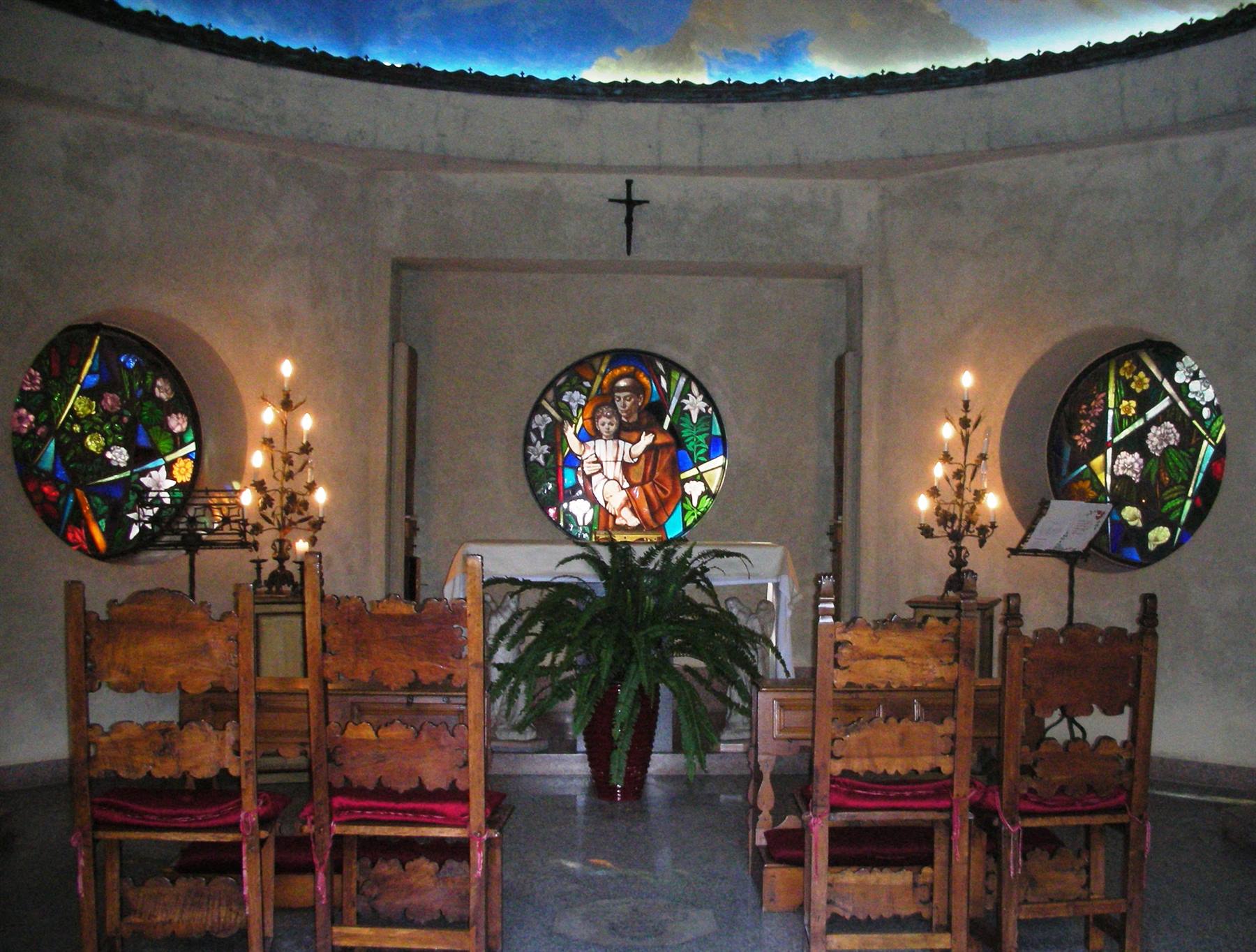 cappella all'interno del giardino botanico