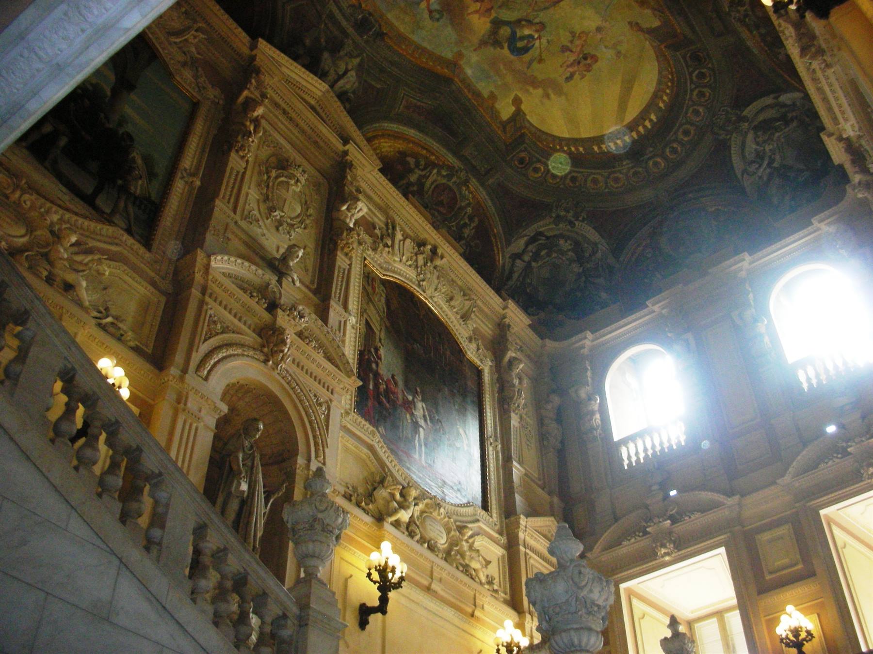 interno scala d'ingresso a palazzo reale