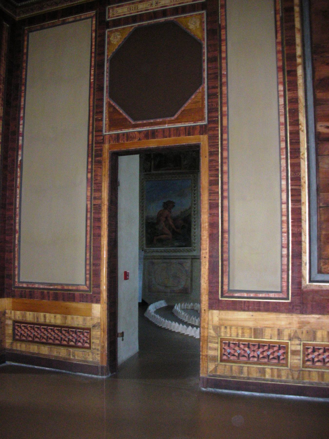 interno castello, quel che rimane degli arredi in legno