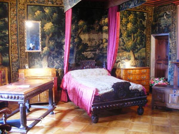 interno castello, camera da letto
