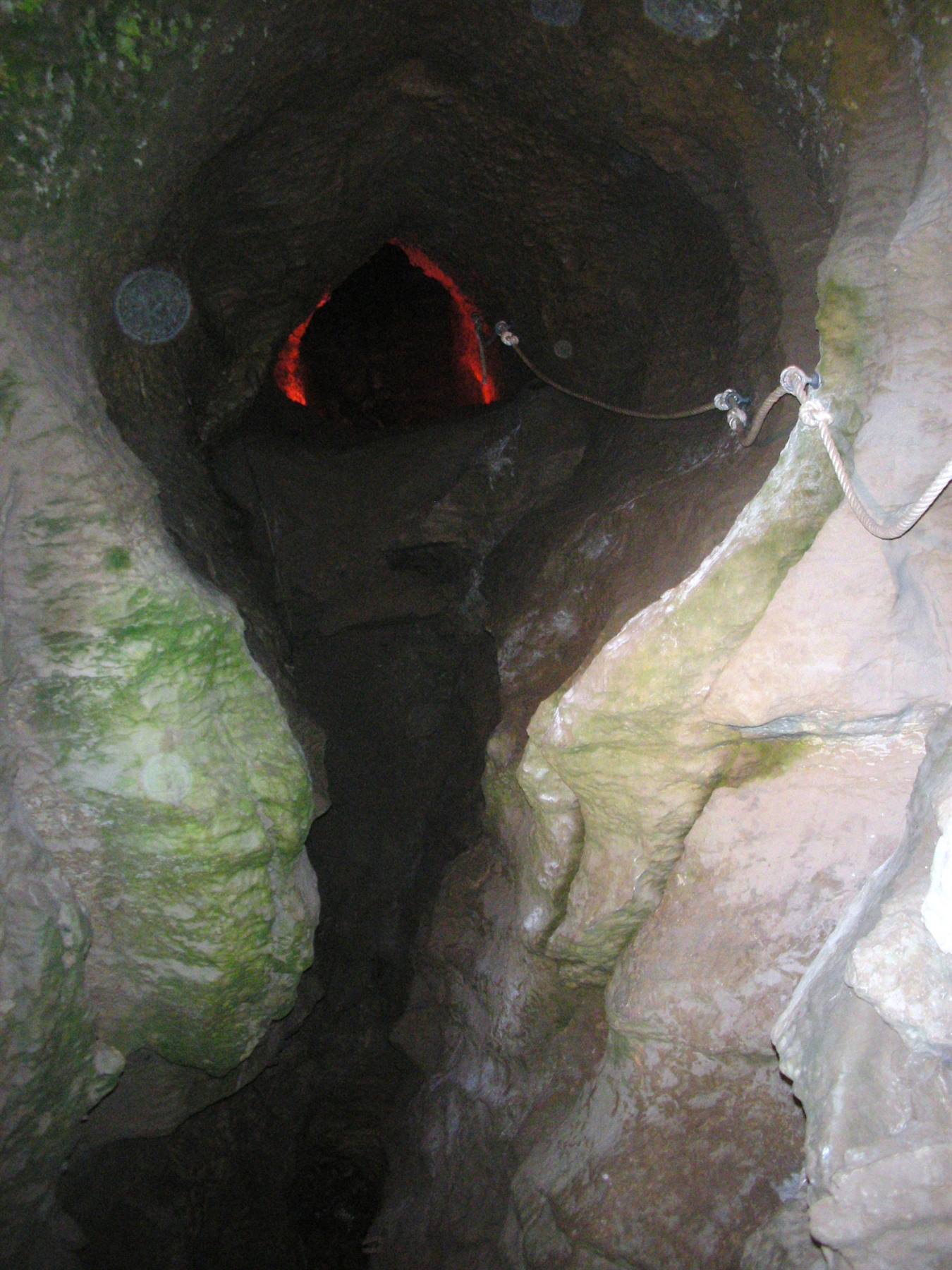 interno grotta, passaggio