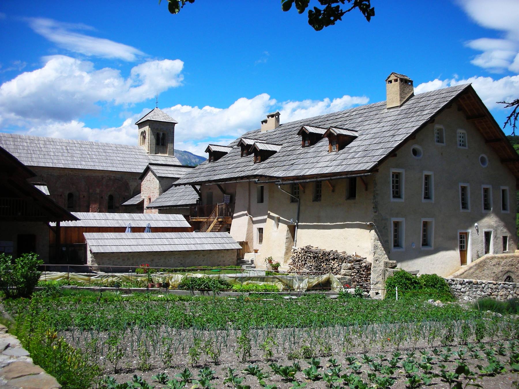 abbazia, dintorni e orto
