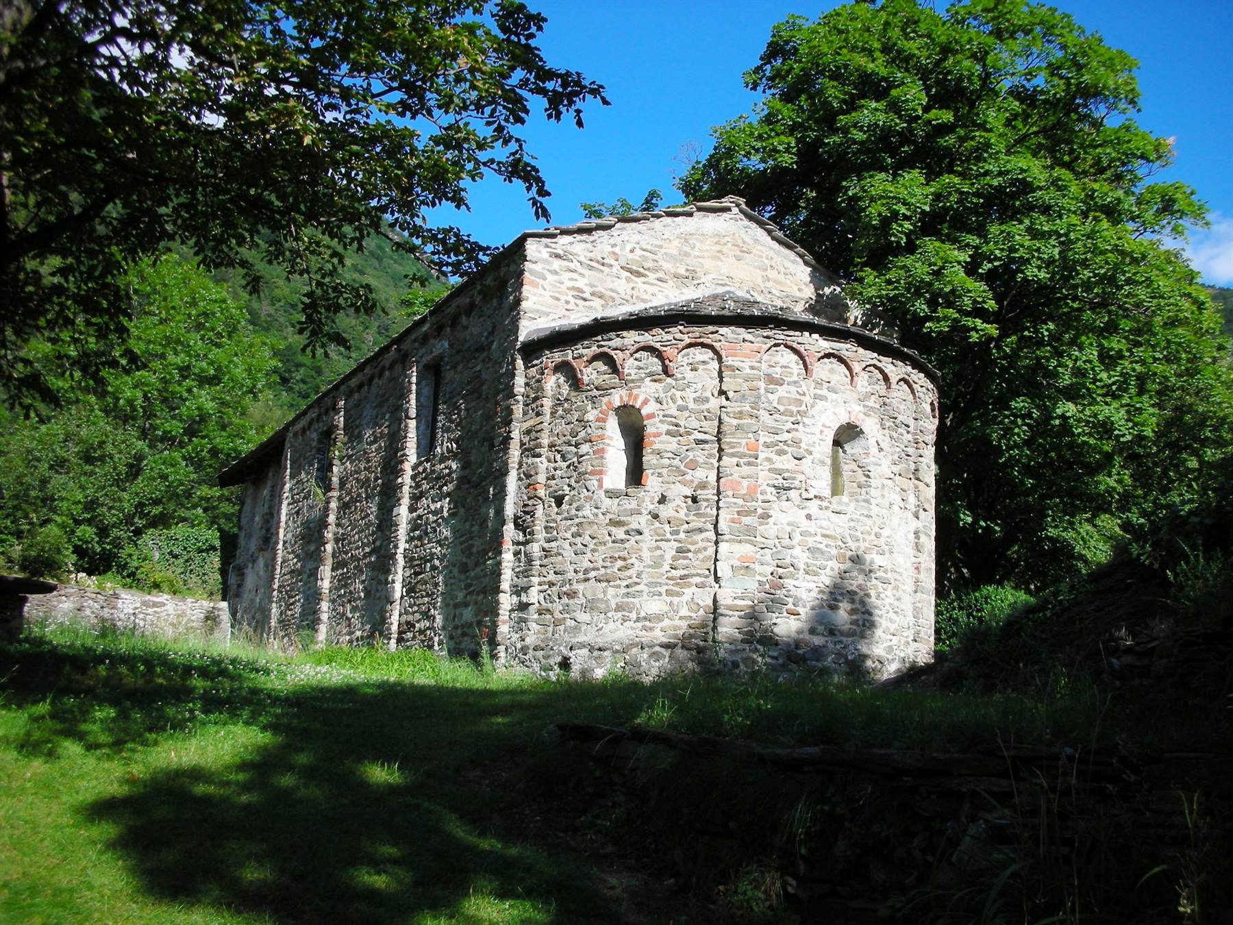 cappella nel giardino