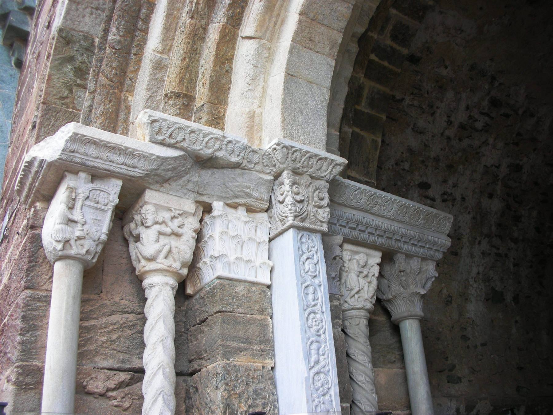 dettaglio capitelli