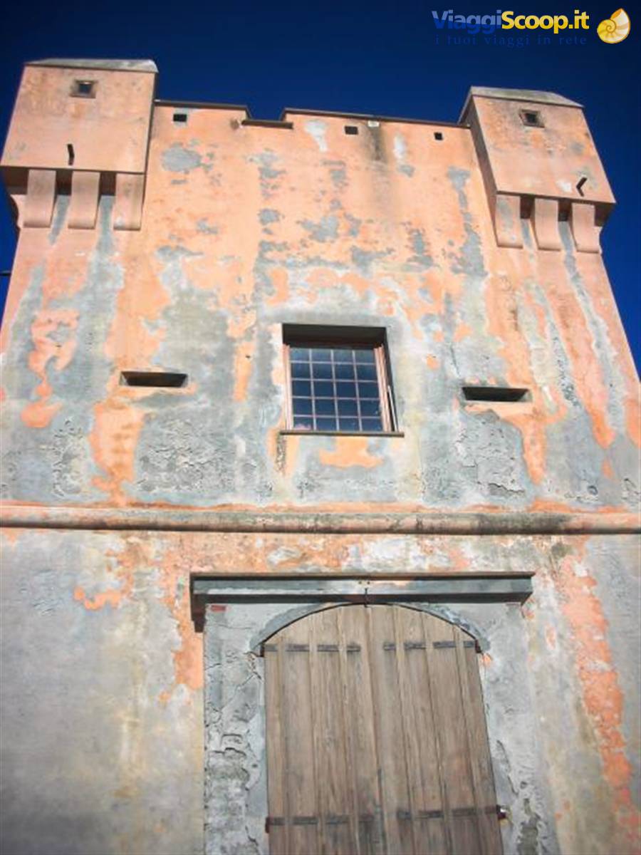 la torre sulla passeggiata a Nervi