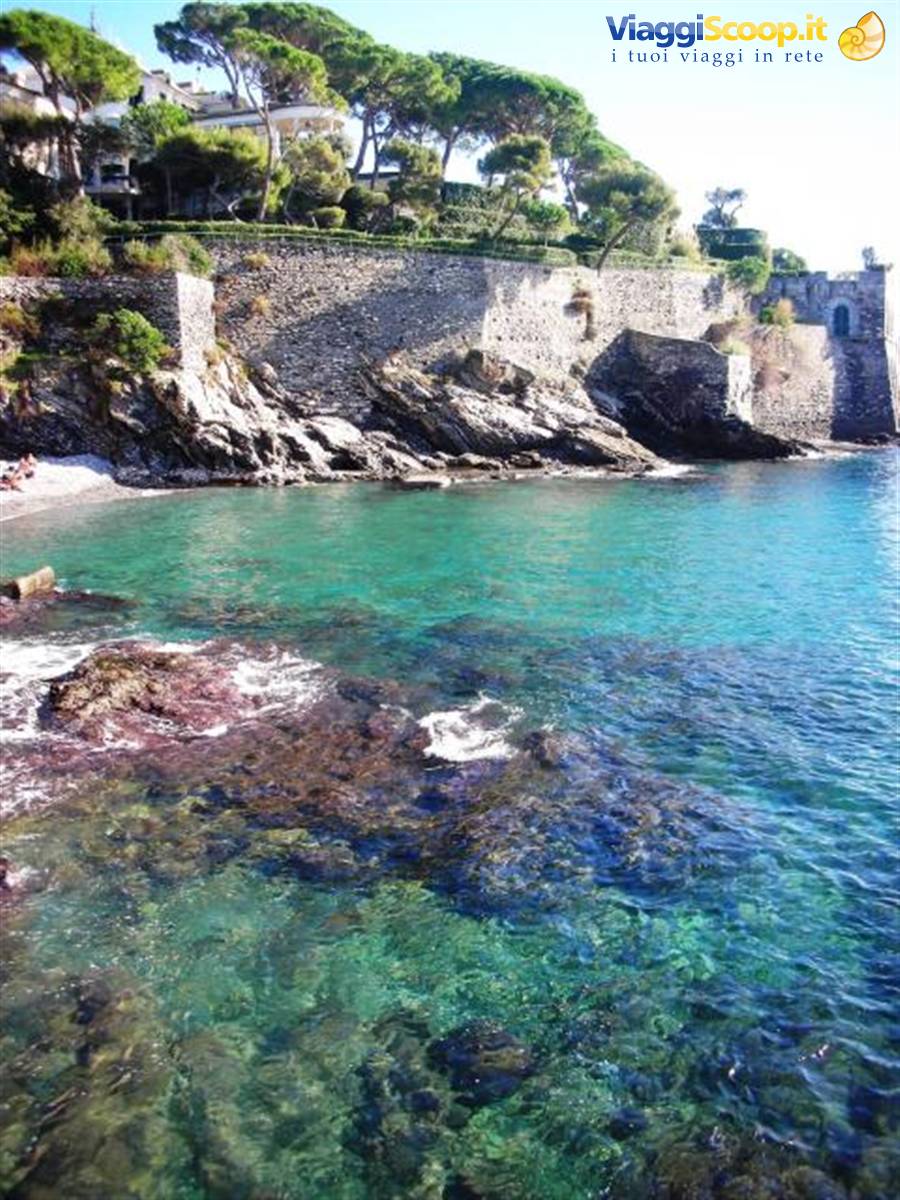 veduta scogli e mare di Nervi