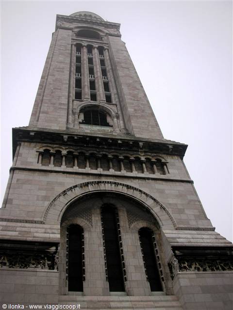 l'alto campanile della basilica