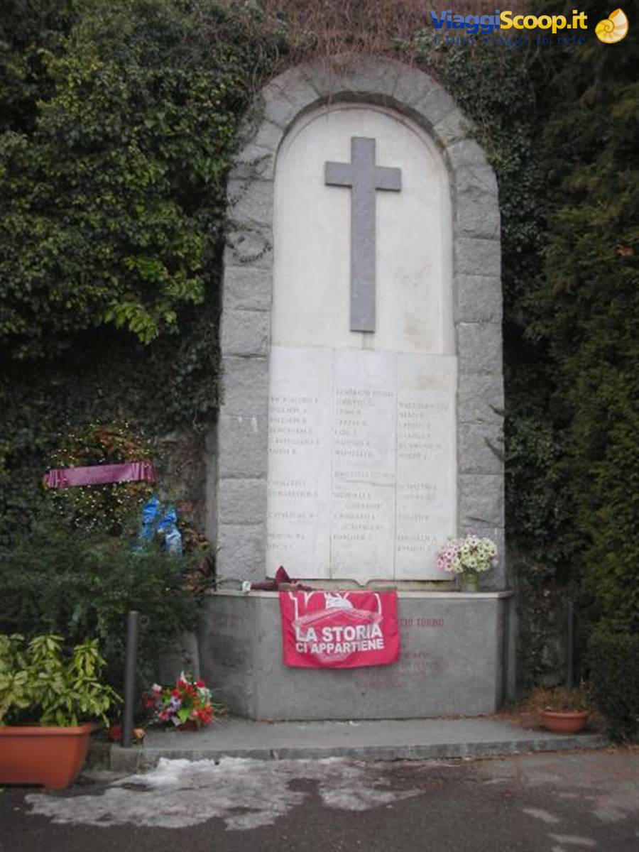 lapide commemorativa giocatori del Torino
