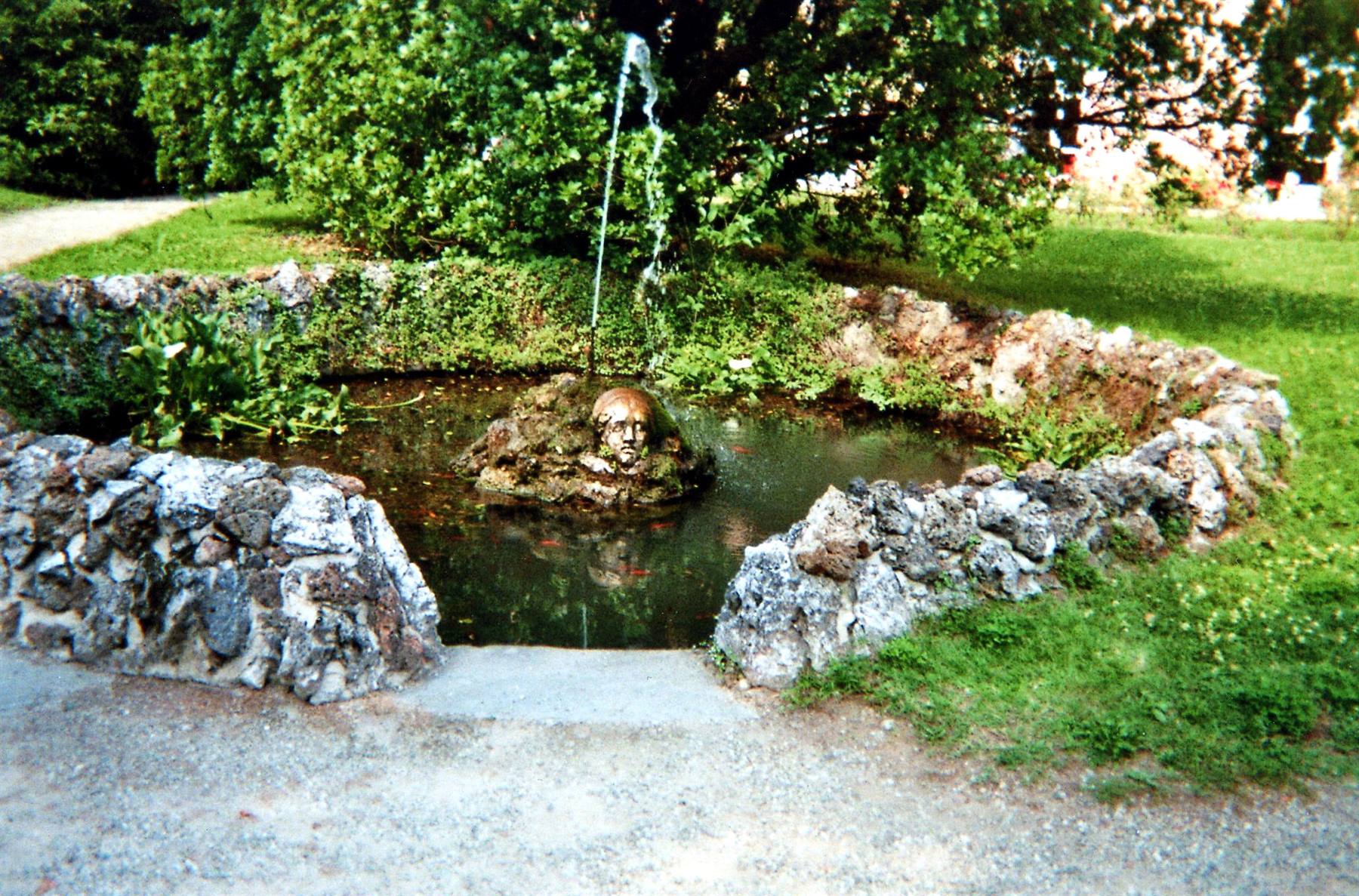 fontana nel giardino